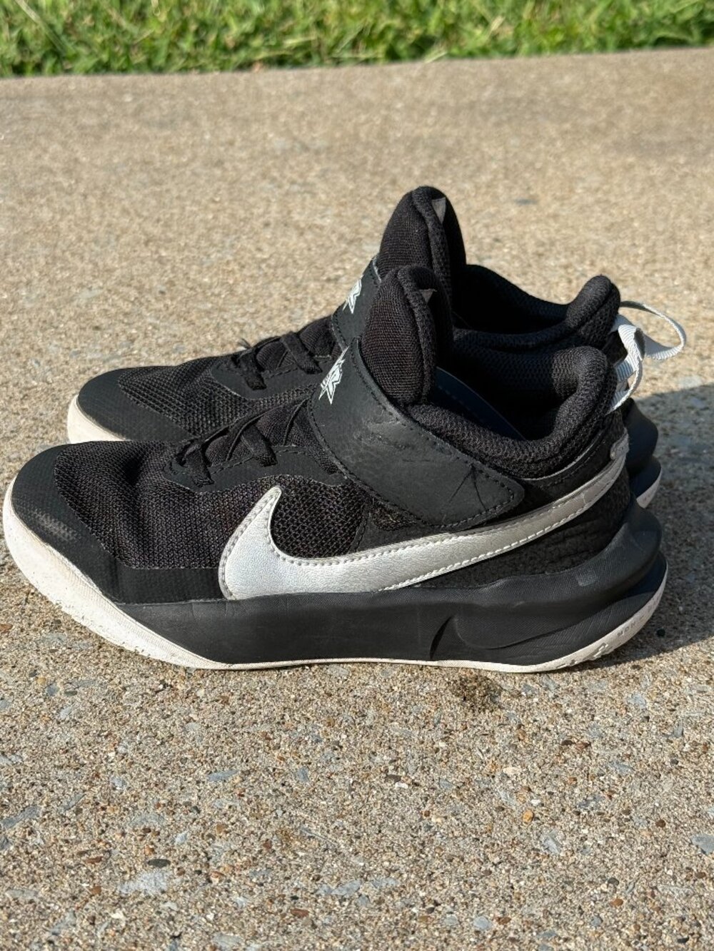 Nike Team Hustle D 10 Kids 1Y Black Silver Basketball Sneakers Streetwear 4083